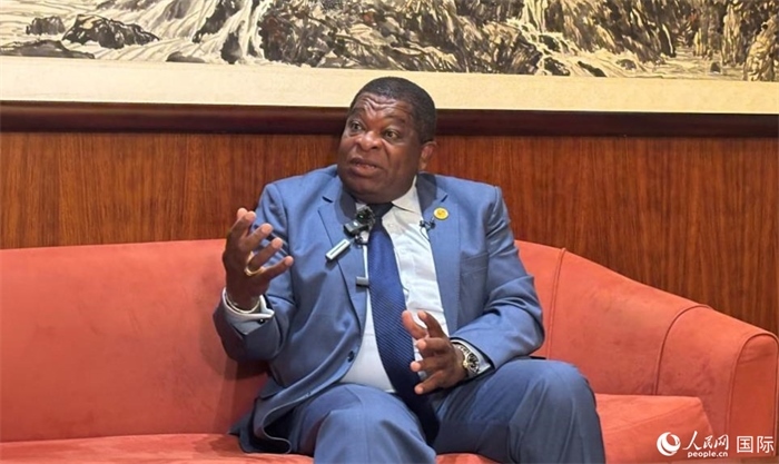 各國(guó)議會(huì)聯(lián)盟秘書(shū)長(zhǎng)馬丁·純貢接受采訪。人民網(wǎng) 曹欣悅攝