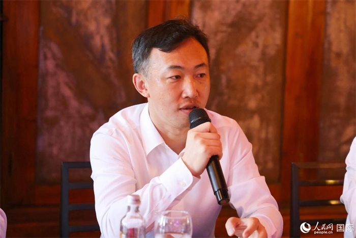 中國駐里約熱內(nèi)盧代總領(lǐng)事王海濤在座談會上致辭。人民網(wǎng)記者 陳海琪攝