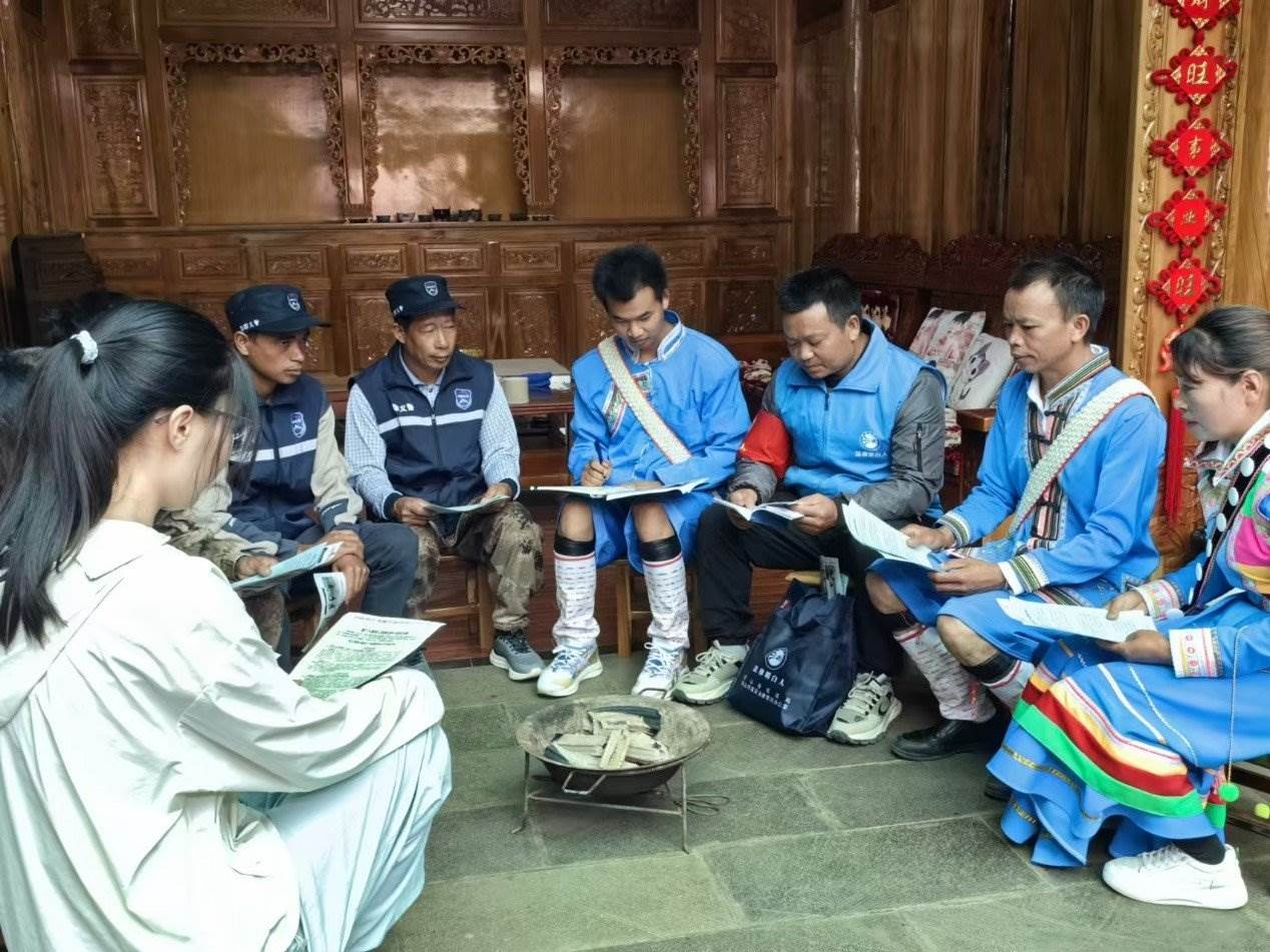 騰沖市猴橋鎮(zhèn)猴橋村國(guó)門(mén)新村舉辦火塘?xí)?。人民網(wǎng)記者 孝金波攝