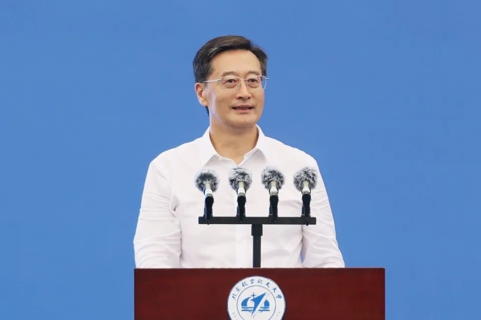 中國工程院院士、北京航空航天大學校長王云鵬在2024級新生開學典禮上講話。校方供圖