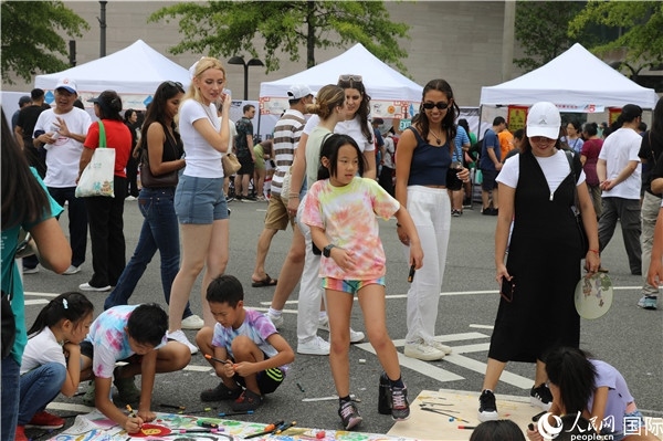 4、活動吸引了很多小朋友參加。 人民網(wǎng)記者 李志偉攝