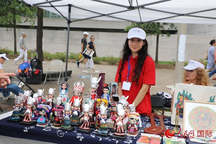 在今年活動(dòng)上，貴州代表團(tuán)設(shè)立的貴州非遺文化、“村BA”文創(chuàng)、貴州茶文化等展區(qū)。人民網(wǎng)記者 李志偉攝