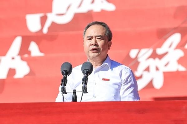 中國科學(xué)院院士、大連理工大學(xué)校長賈振元在2024級(jí)新生開學(xué)典禮上致辭。校方供圖