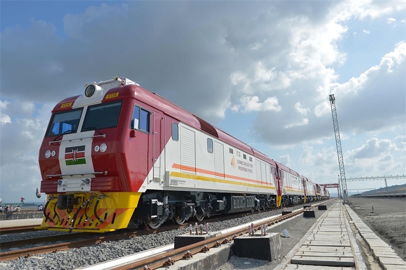 當(dāng)?shù)貢r(shí)間2017年5月30日，肯尼亞蒙巴薩，連接肯尼亞港口城市蒙巴薩和首都內(nèi)羅畢的蒙內(nèi)鐵路正式竣工通車。