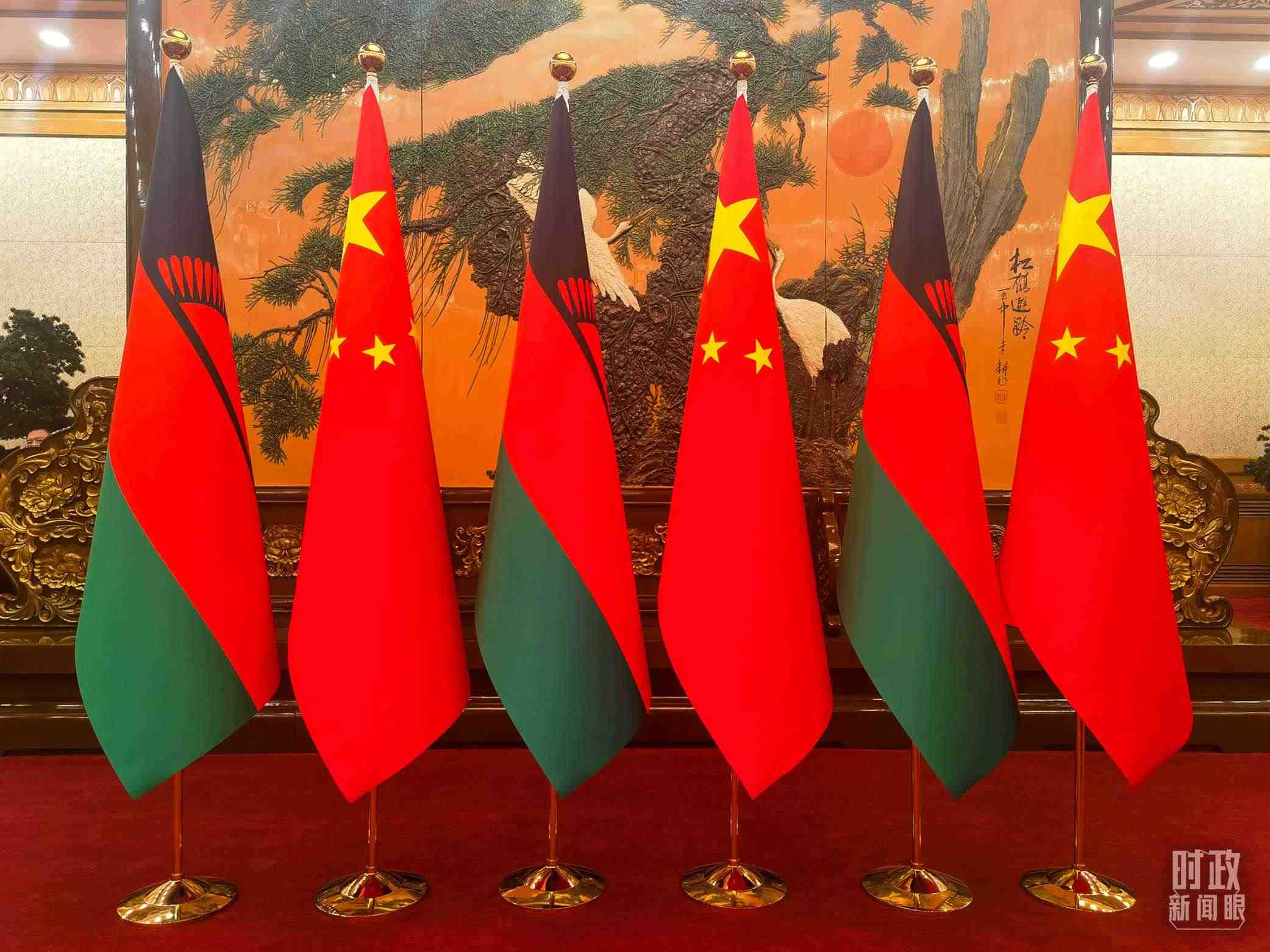 △中國和馬拉維國旗。（總臺(tái)央視記者陳曦拍攝）