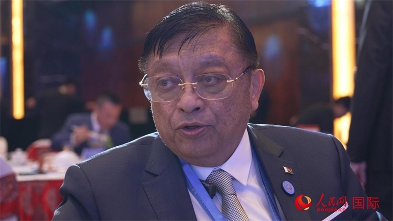 讓·路易·羅班松大使接受人民網(wǎng)專訪。人民網(wǎng) 張若涵攝