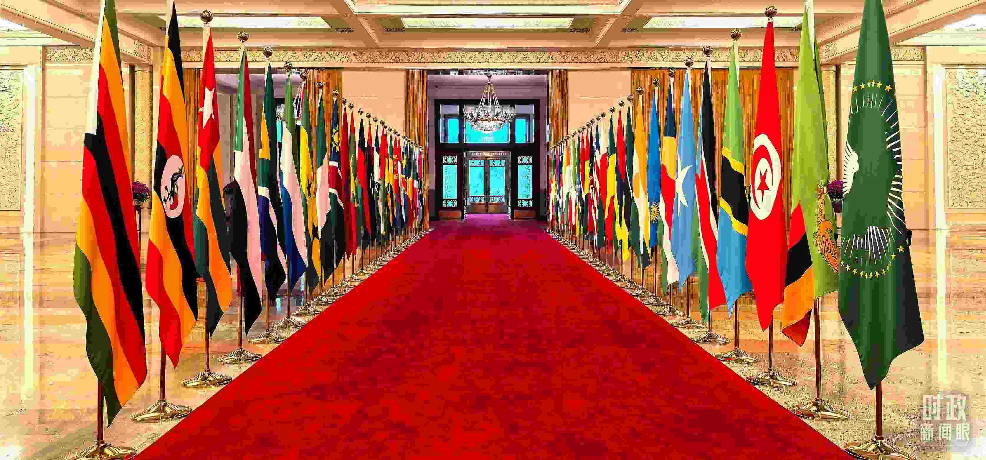 人民大會(huì)堂擺放的旗陣。（總臺(tái)央視記者馬超拍攝）