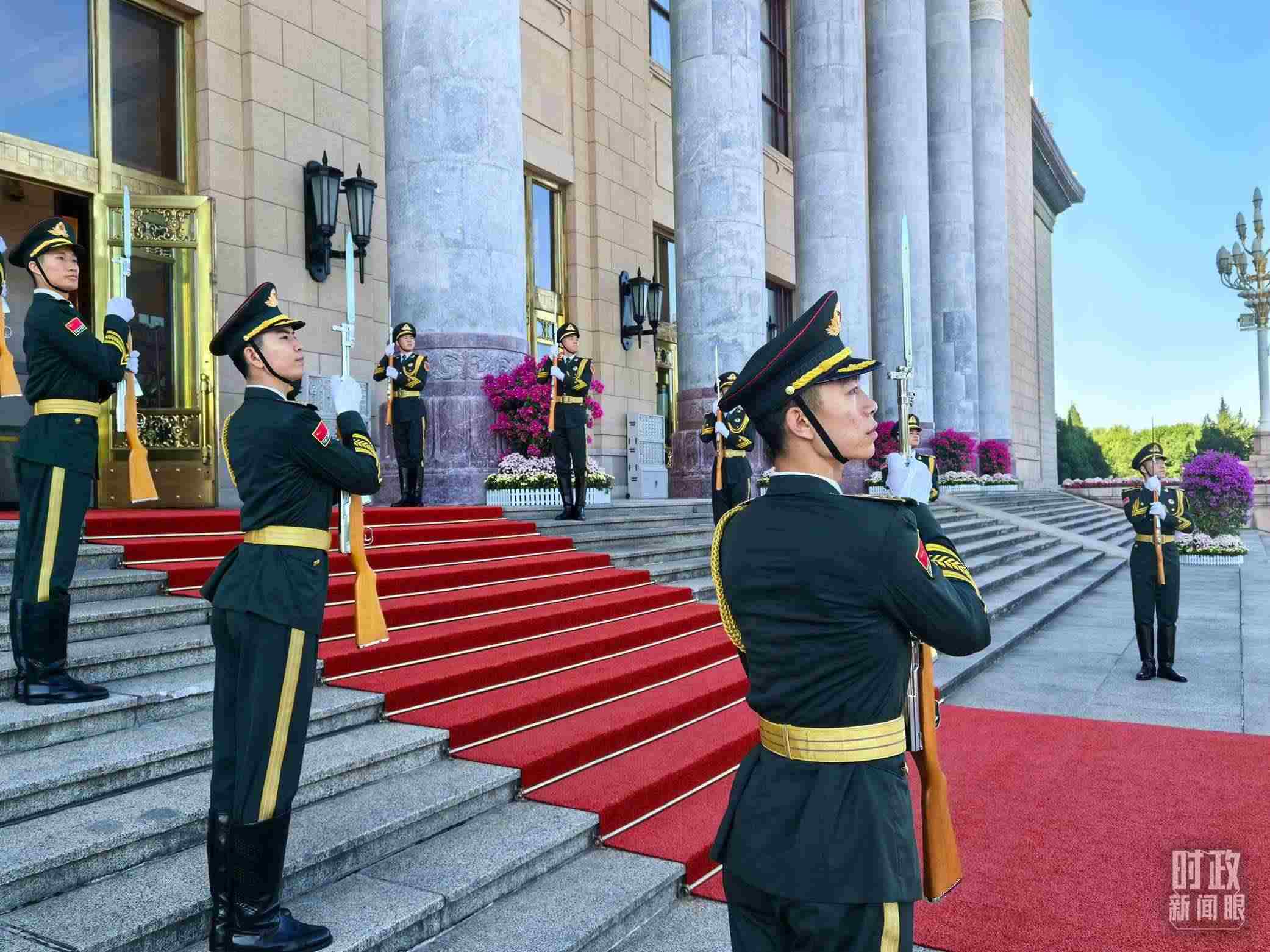 禮兵列隊(duì)迎接外賓。（總臺(tái)央視記者鐘銳拍攝）