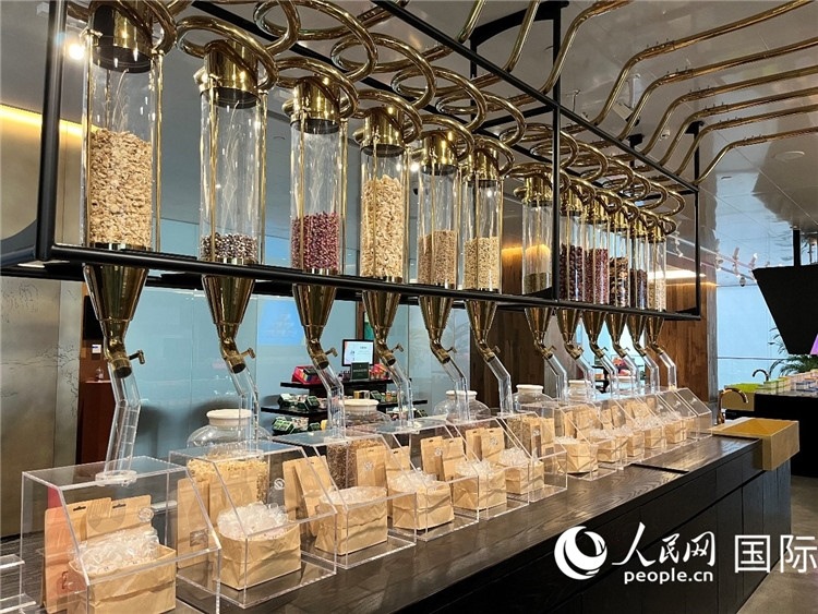 3.展示區(qū)展示的24節(jié)氣養(yǎng)生茶。（人民網(wǎng)記者陳思 攝）