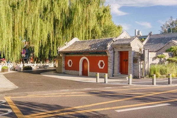 北京建筑大學(xué)古建保護(hù)與利用專業(yè)師生對(duì)北京德勝門內(nèi)大街開展空間品質(zhì)綜合提升項(xiàng)目，圖為項(xiàng)目竣工后的實(shí)景圖。校方供圖