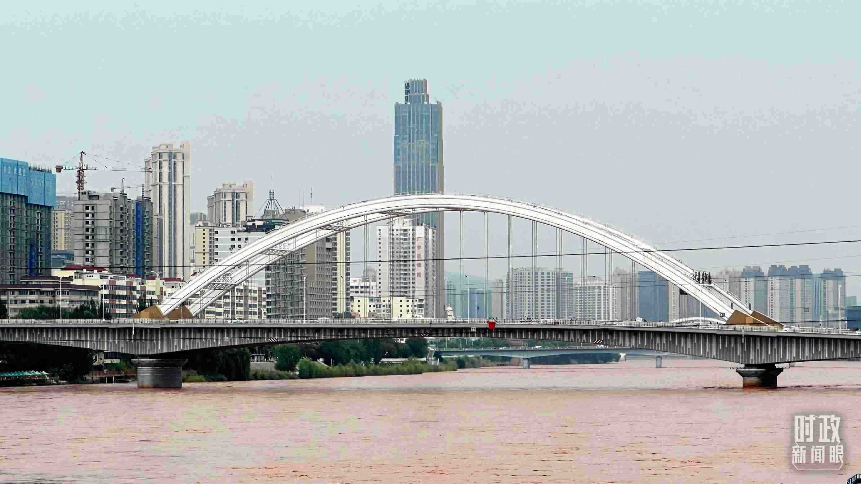 △黃河蘭州段。（總臺(tái)央視記者范一鳴拍攝）