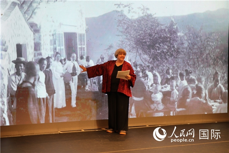 2、美國“鼓嶺之友”代表穆言靈講述友好故事。 人民網(wǎng)記者 李志偉攝