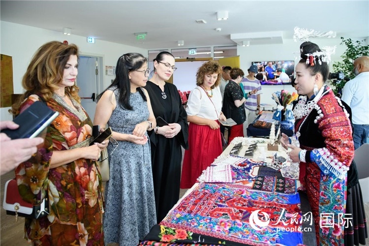 苗族銀器展示。傅永山攝