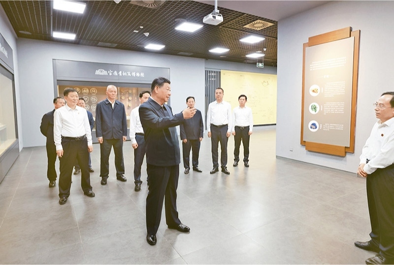 2024年9月10日，中共中央總書記、國家主席、中央軍委主席習(xí)近平在前往甘肅考察途中，來到陜西省寶雞市參觀寶雞青銅器博物院。 新華社記者 王曄/攝