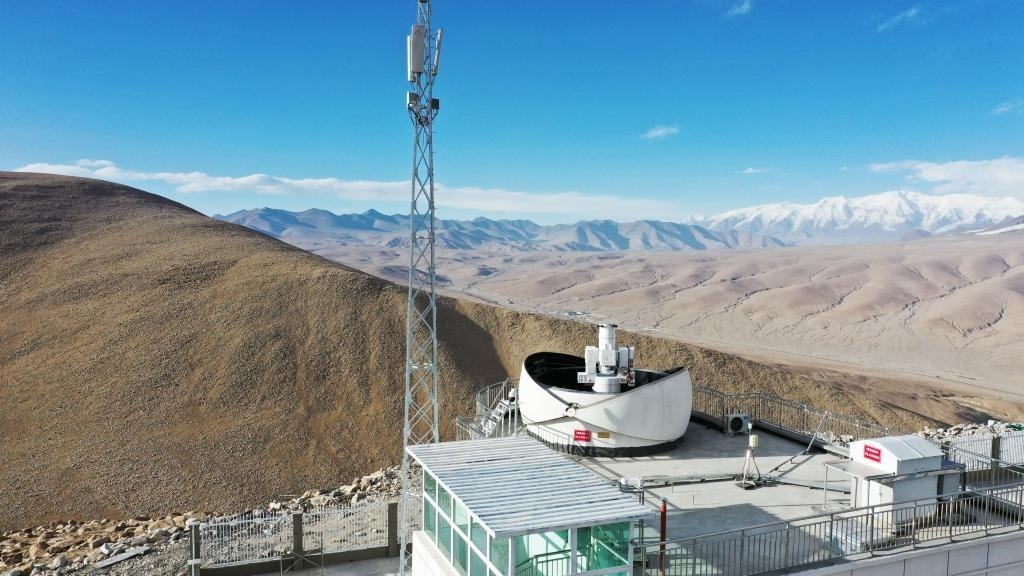 正在運(yùn)行的塔縣星地激光通信地面站。（中國(guó)科學(xué)院空天信息創(chuàng)新研究院供圖）