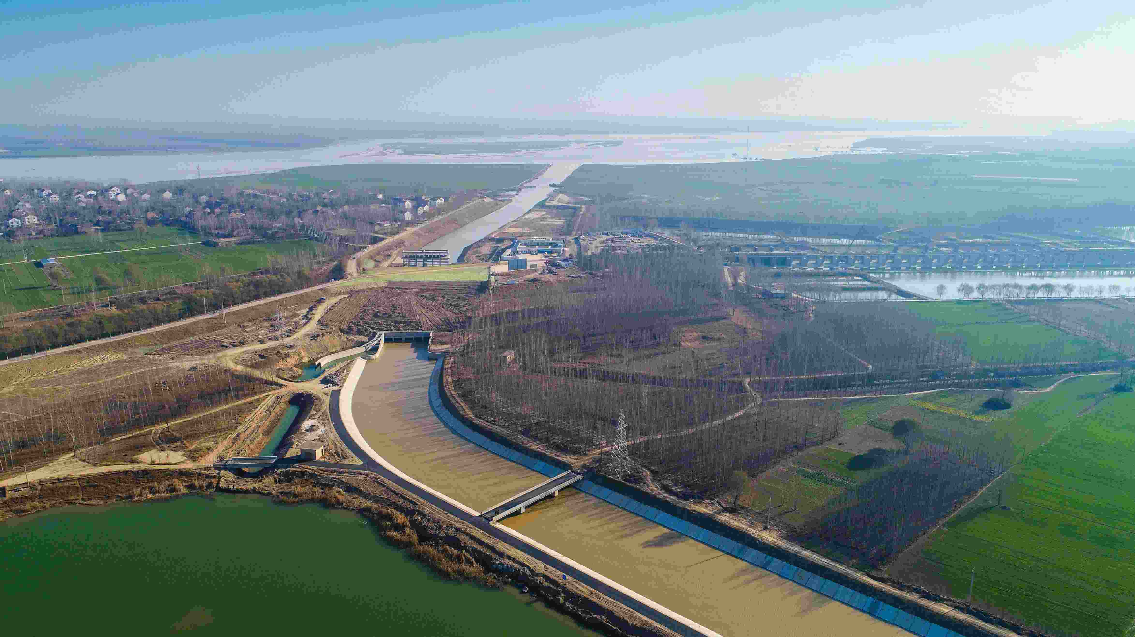 實(shí)施引黃入冀調(diào)水，助力華北地下水超采綜合治理和白洋淀生態(tài)環(huán)境修復(fù)。水利部水資源局供圖