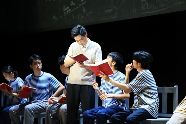 清華大學(xué)原創(chuàng)話劇《馬蘭花開》在國家大劇院上演。校方供圖