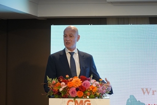 澳大利亞旅游局東半球市場及國際航司業(yè)務(wù)執(zhí)行總經(jīng)理何安哲在活動上致辭。張舒惠攝