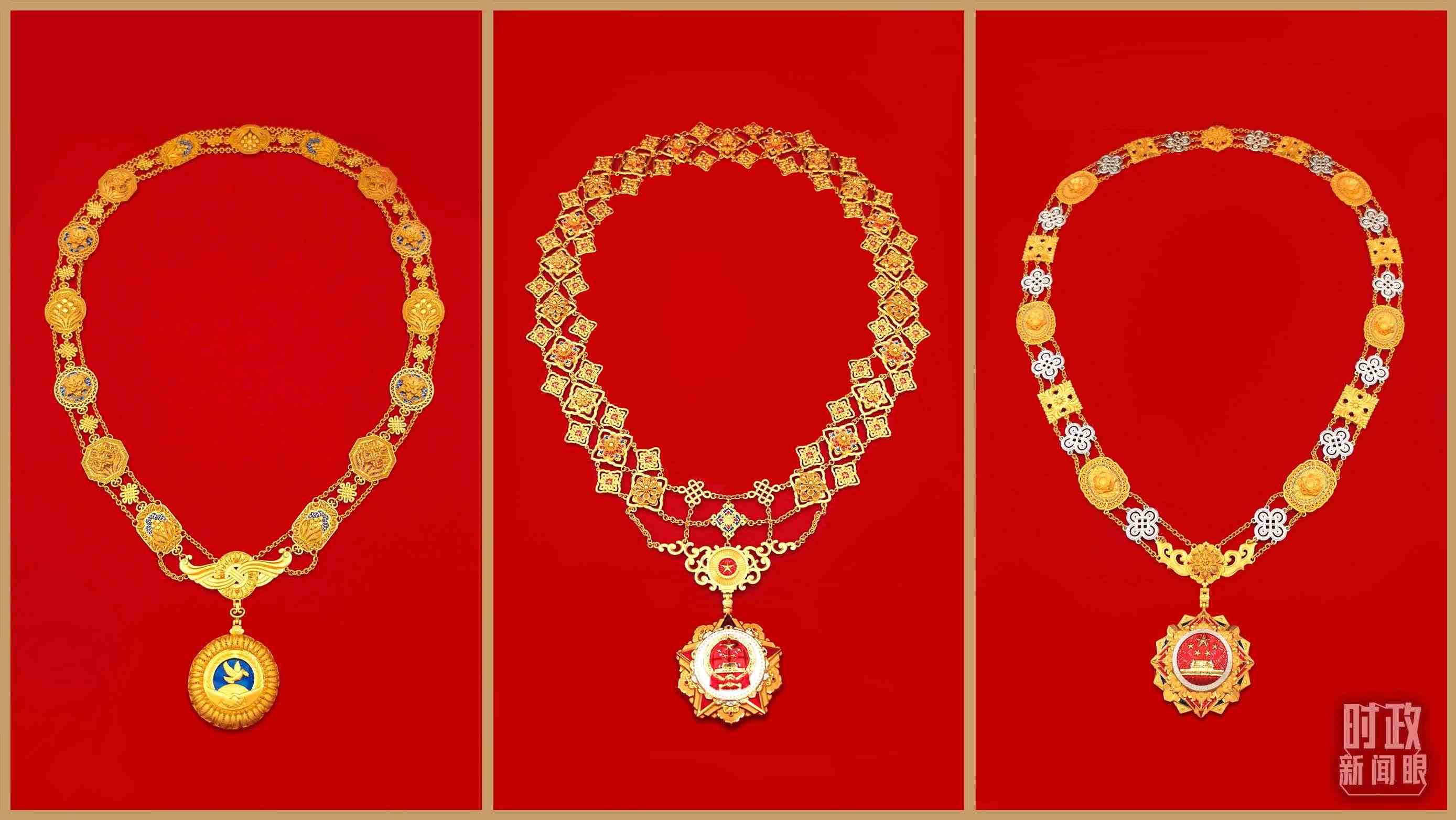 “共和國勛章”（中）、“友誼勛章”（左）和國家榮譽(yù)稱號獎?wù)拢ㄓ遥＃偱_央視記者郭鴻、鄂介甫拍攝）