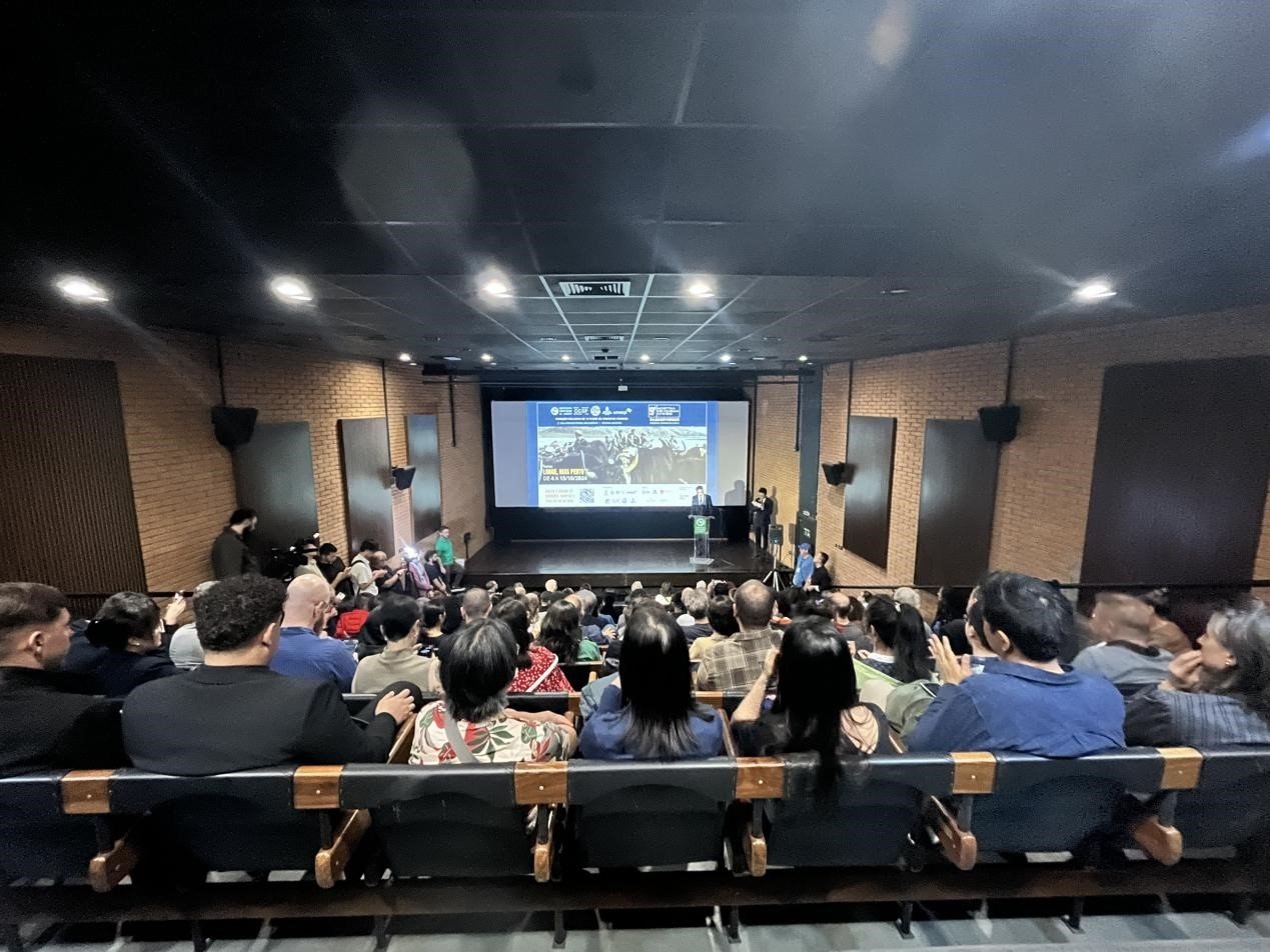 當(dāng)?shù)貢r(shí)間10月3日晚，由巴西圣保羅州立大學(xué)孔子學(xué)院舉辦的第九屆圣保羅中國(guó)電影展在圣保羅文化中心拉開帷幕。巴西圣保羅州立大學(xué)孔子學(xué)院供圖