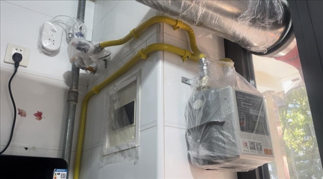 北京市石景山區(qū)高井路社區(qū)更換燃?xì)夤艿篮蟮木用窦摇Ｈ嗣窬W(wǎng) 劉佳欣攝