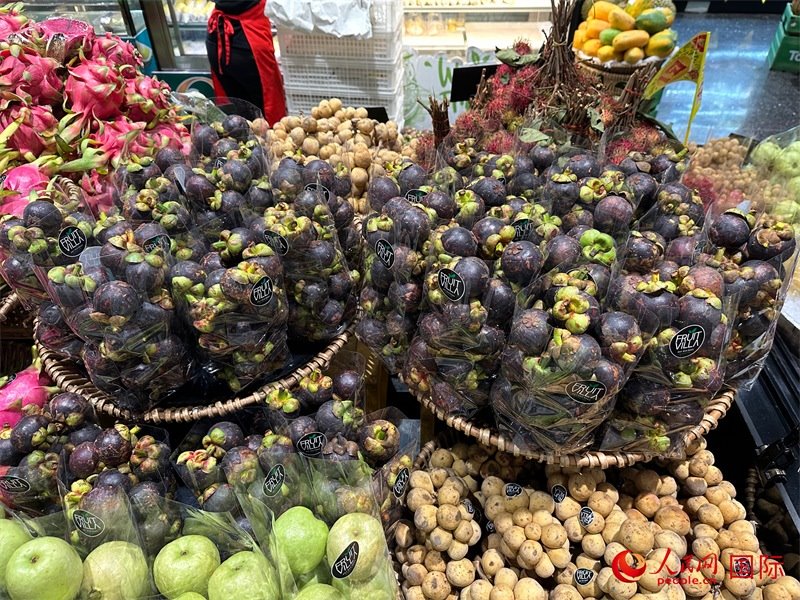 泰國(guó)超市售賣(mài)的山竹。人民網(wǎng)記者 簡(jiǎn)承淵攝