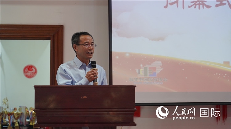 中國(guó)駐約翰內(nèi)斯堡代總領(lǐng)事周育江在閉幕式上致辭。 人民網(wǎng) 張茜攝