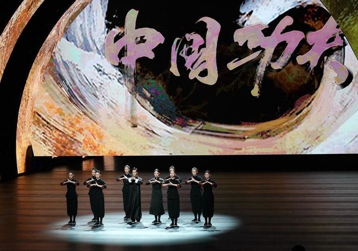 2024年9月19日，演職人員在北京文化論壇專場文藝演出中表演舞劇《詠春》。