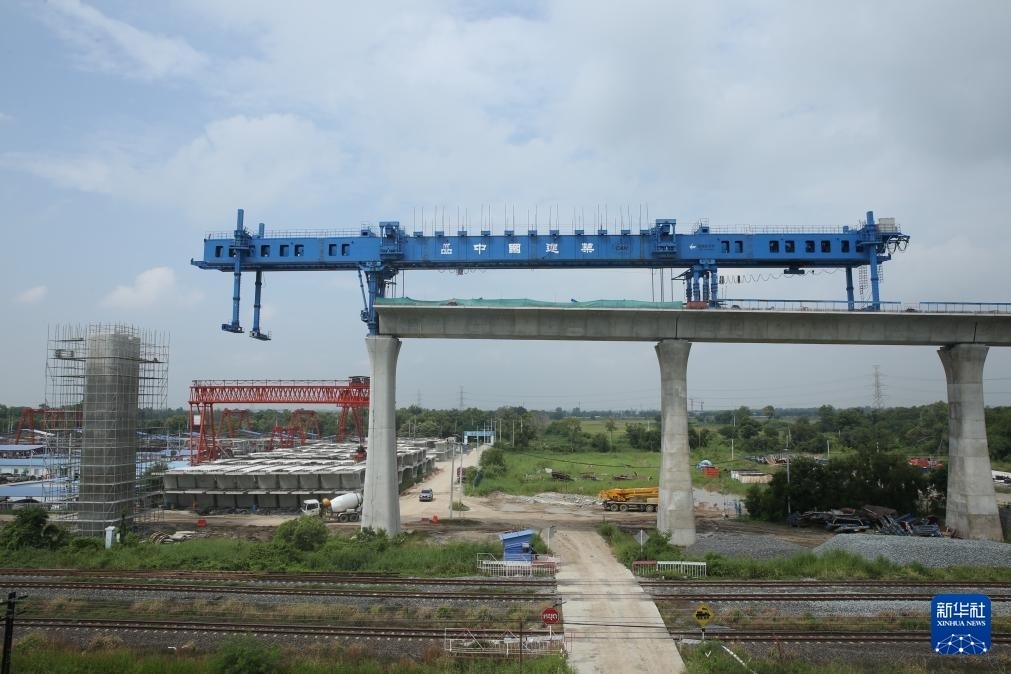 這是10月11日拍攝的位于泰國大城府的中泰高鐵項目4-3標段施工現(xiàn)場。新華社記者 孫瑋彤 攝