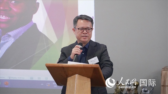 中國駐南非使館經(jīng)商處參贊邱忠義發(fā)言。 人民網(wǎng) 張茜攝