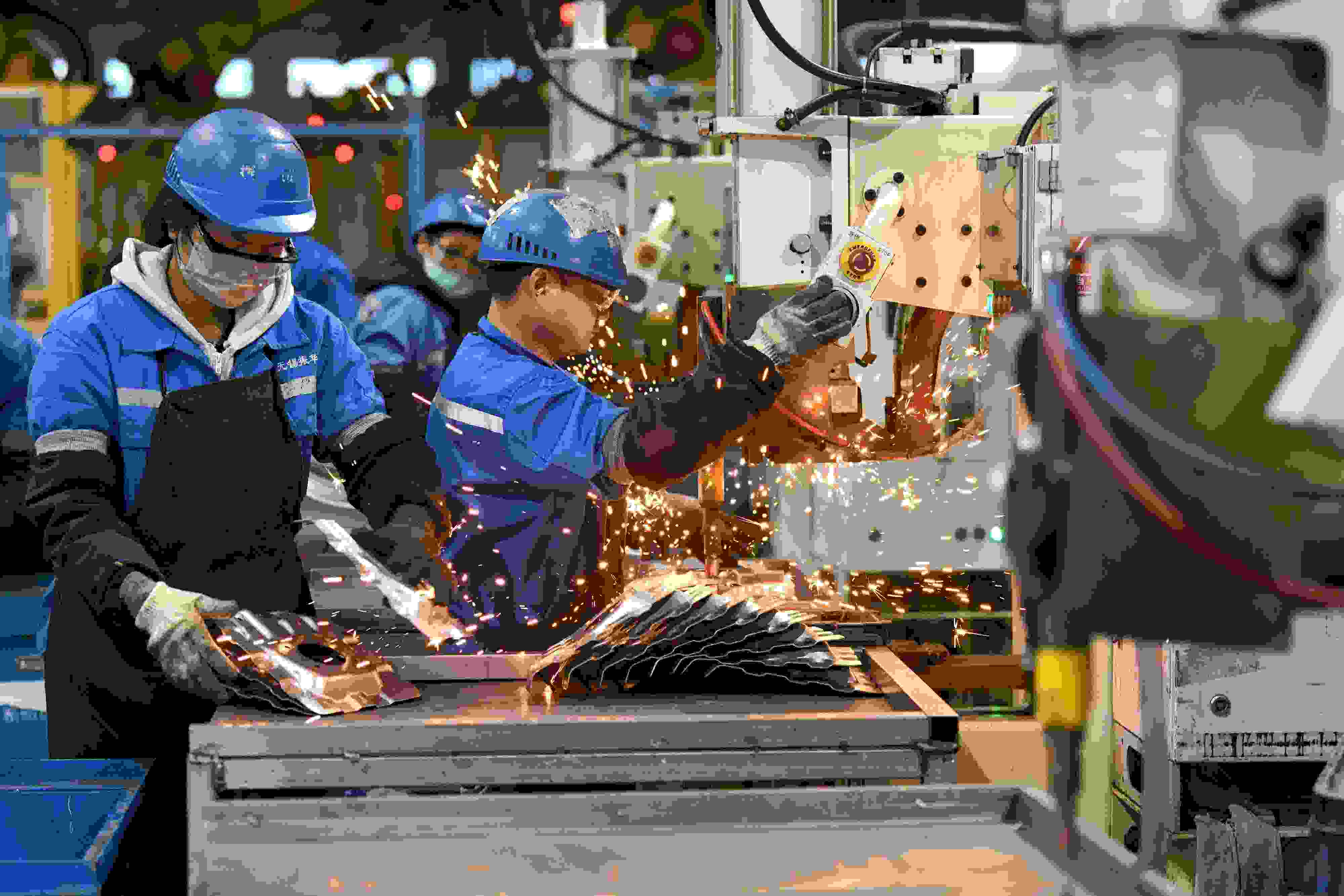 2023年2月7日，福建省寧德市蕉城區(qū)一家汽車零部件生產(chǎn)企業(yè)的生產(chǎn)線上一派繁忙景象。