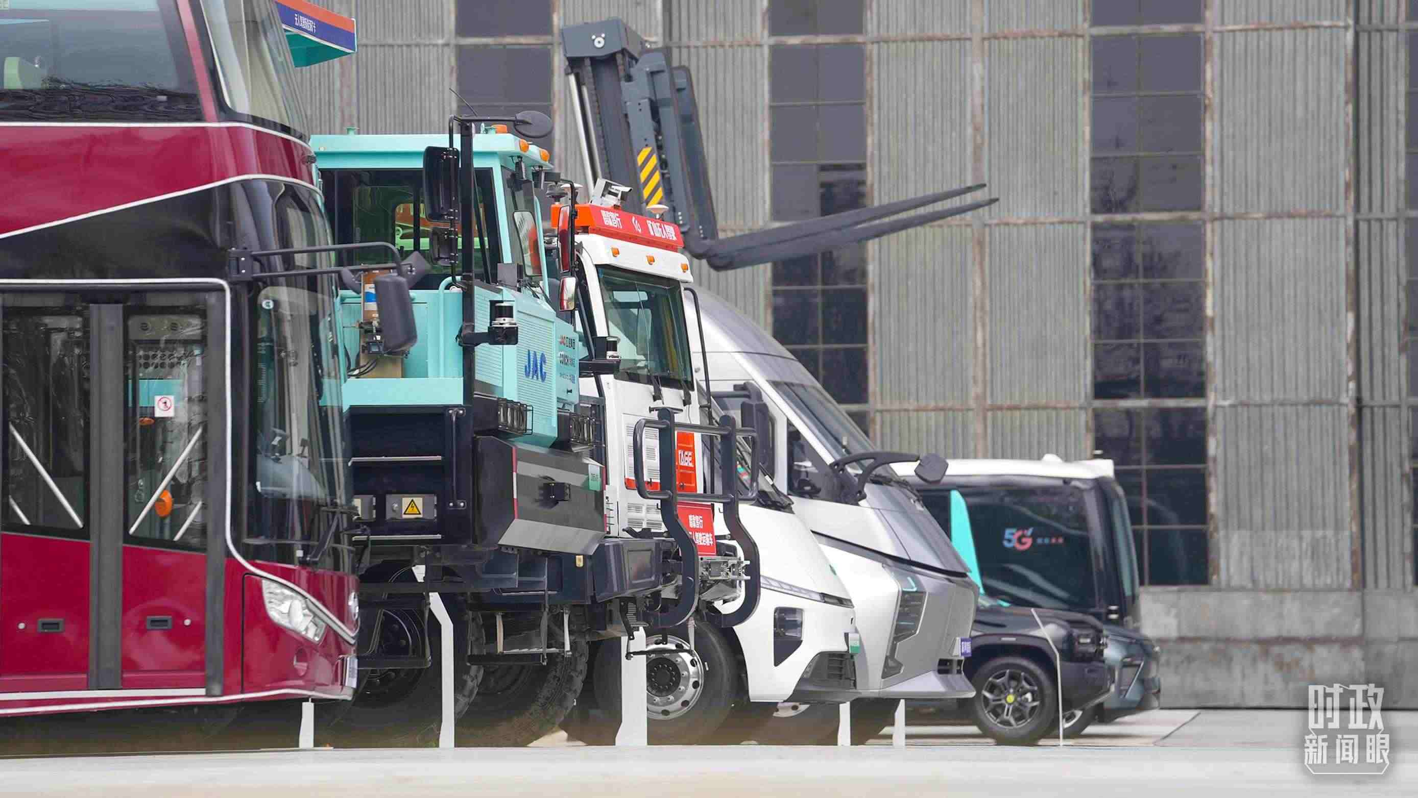 △安徽省重大科技創(chuàng)新成果集中展示展出的新能源汽車(chē)。（總臺(tái)央視記者金雨秋拍攝）