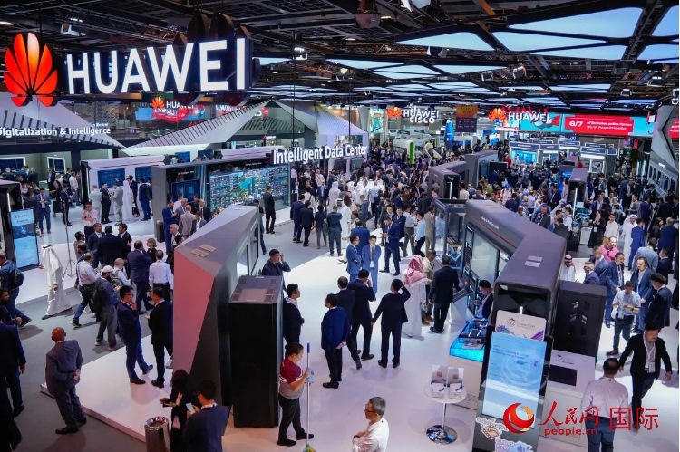 華為展臺(tái)。人民網(wǎng) 塔里克·易卜拉欣攝