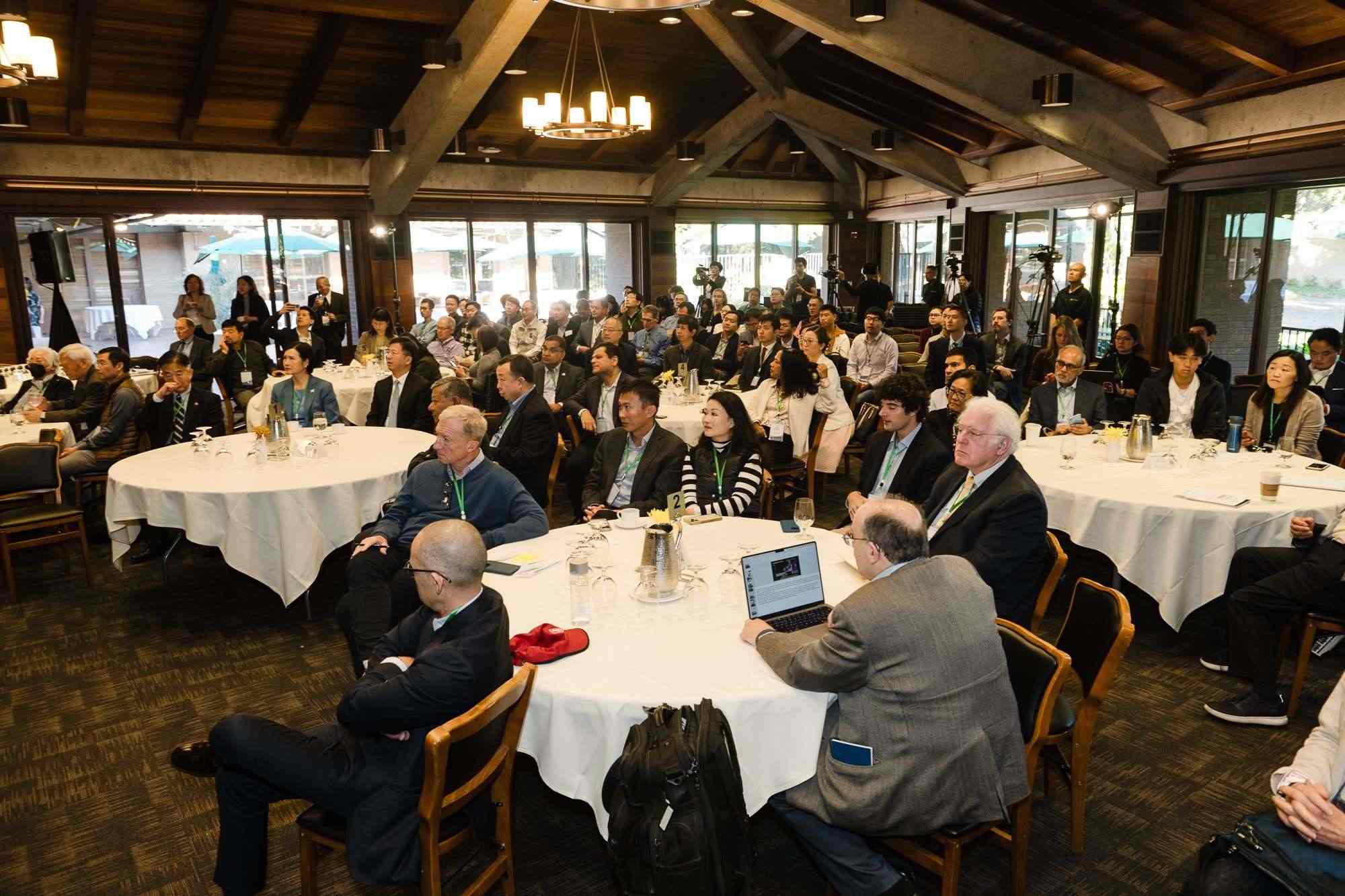 峰會(huì)現(xiàn)場(chǎng)。馮超攝