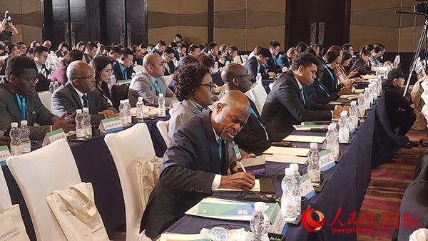 與會(huì)來賓在認(rèn)真記錄。人民網(wǎng)記者 萬宇攝