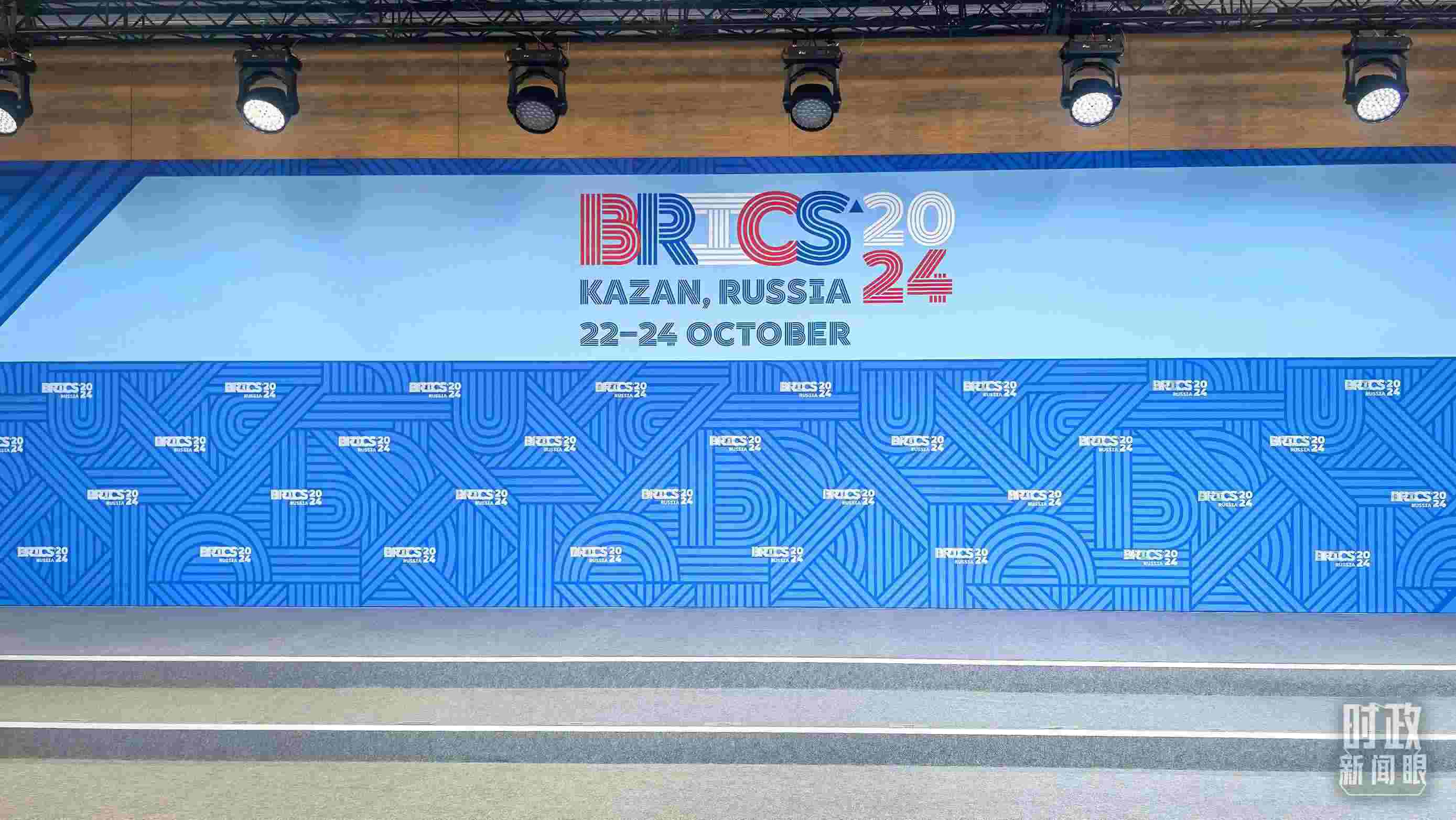 △ 金磚國家領(lǐng)導(dǎo)人集體合影處。（總臺央視記者鄂介甫拍攝）