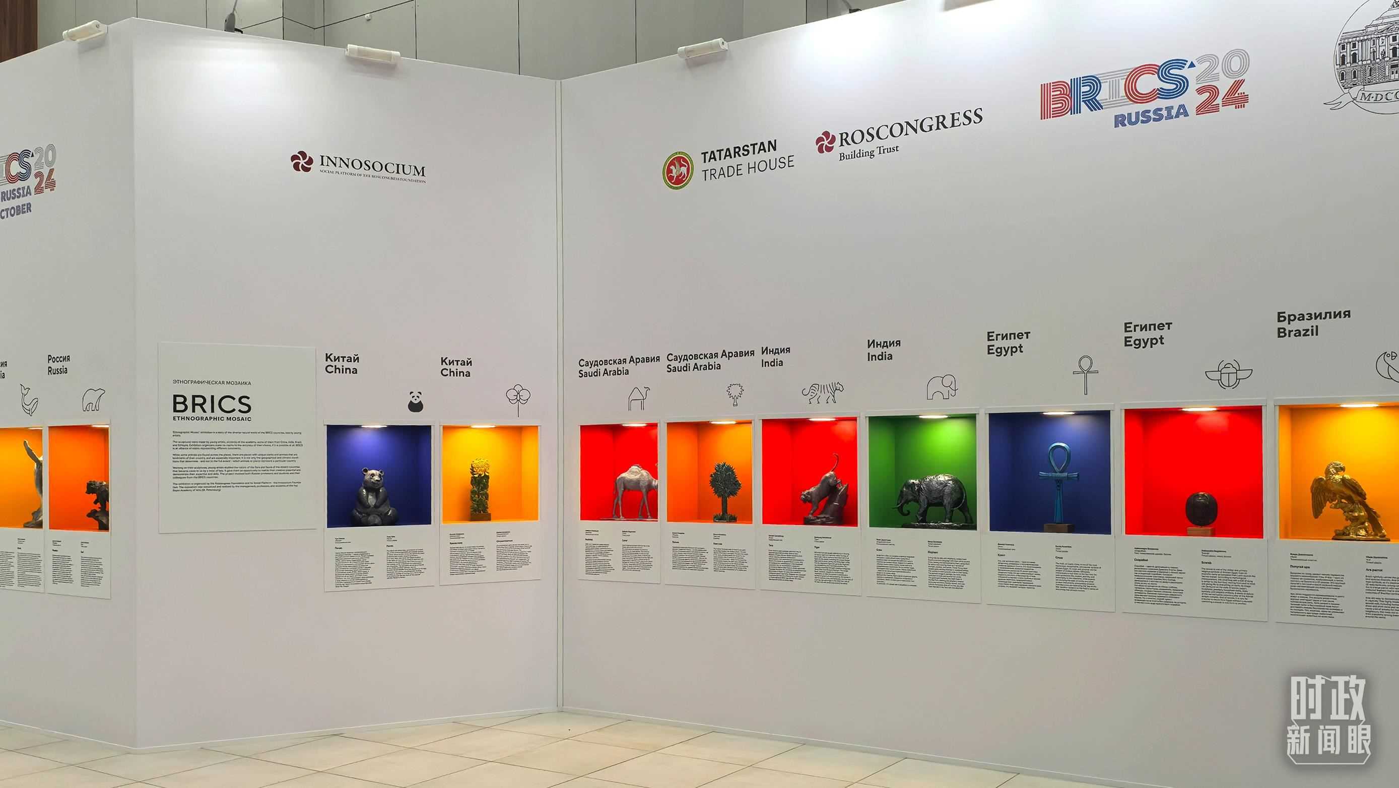 △ 喀山會展中心內(nèi)展示的金磚國家工藝品。（總臺央廣記者潘毅拍攝）