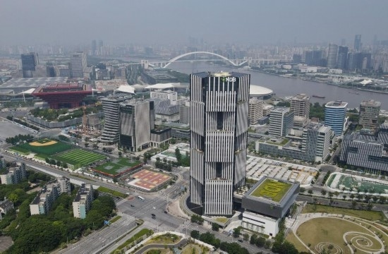 位于中國上海浦東新區(qū)世博園區(qū)的金磚國家新開發(fā)銀行總部大樓（2022年6月17日攝，無人機照片）。新華社記者方喆攝