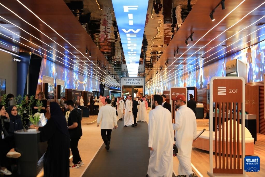 10月31日，在沙特阿拉伯首都利雅得，人們參加第八屆沙特“未來投資倡議”大會。新華社記者 隋先凱 攝