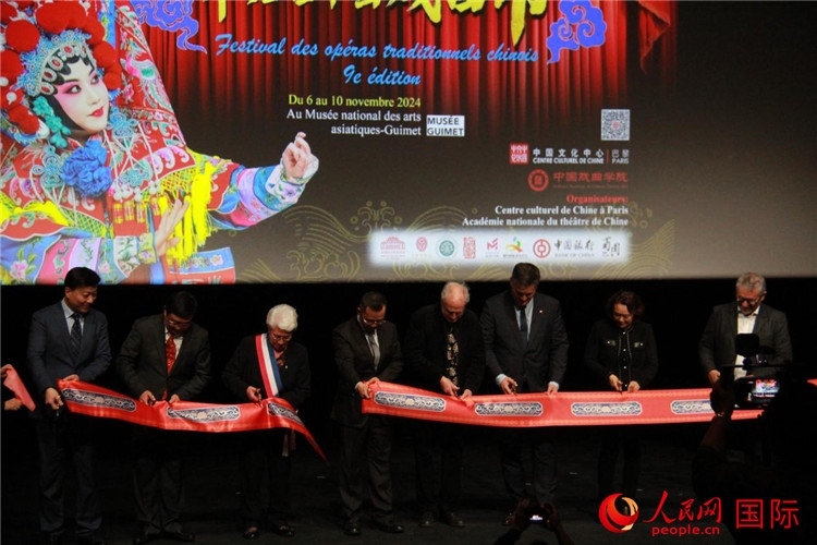 戲劇節(jié)開幕剪彩。人民網(wǎng)記者 尚凱元攝