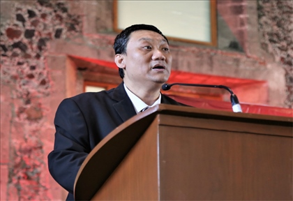 拉美分社負(fù)責(zé)人苗野主持慶?；顒?dòng)。主辦方供圖