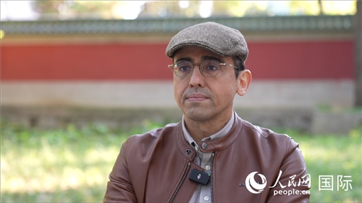 巴西漢學家喬治·西內(nèi)迪諾（中文名“沈友友”）。人民網(wǎng)記者 劉寧攝