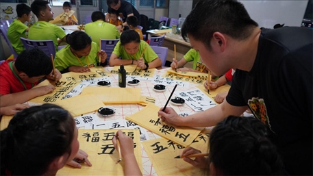 書法教學(xué)。主辦方供圖