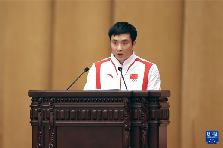 11月15日，跳水運動員曹緣在報告會上發(fā)言。新華社記者 李明 攝