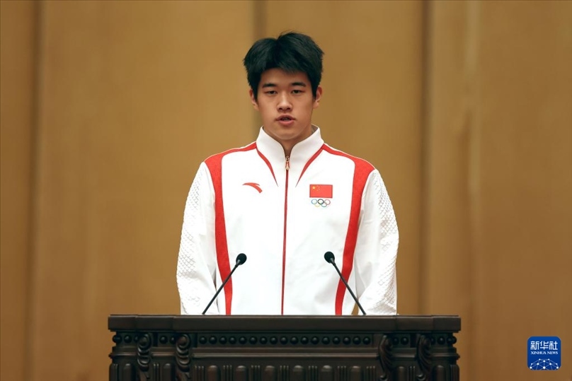 11月15日，游泳運動員潘展樂在報告會上發(fā)言。新華社記者 李明 攝