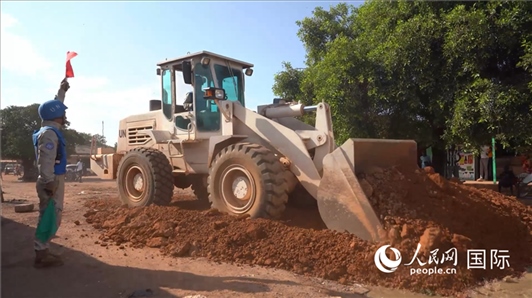 ▲修復(fù)市區(qū)主干道(秦貴君攝)