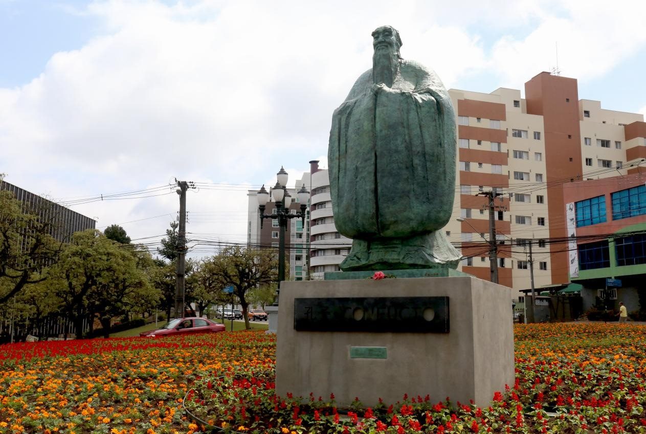 2017年，吳為山雕塑《孔子》立于巴西庫里蒂巴市，該廣場被永久命名為“中國廣場”。中國美術館供圖