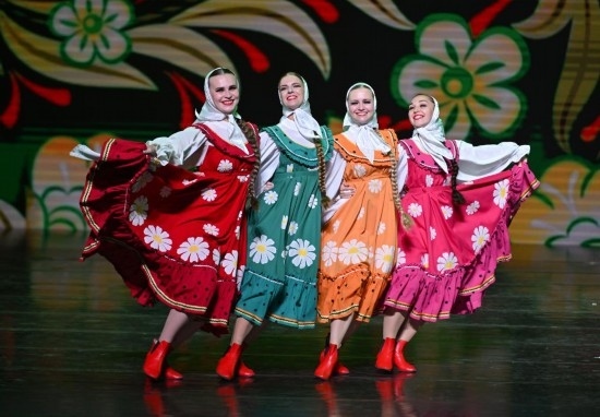 6月22日，2024-2025“中俄文化年”海南島歡樂節(jié)俄羅斯藝術(shù)團體巡演在海口市舉行。新華社記者郭程攝