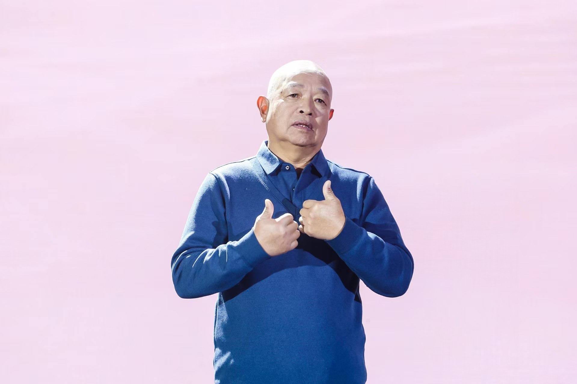 “山東好人”、煙臺市無聲洗車場經(jīng)理柳興濤。人民視頻供圖。