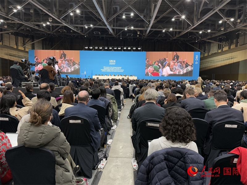 圖為塑料污染政府間談判委員會(huì)第五次會(huì)議現(xiàn)場(chǎng)。人民網(wǎng)記者 莽九晨攝